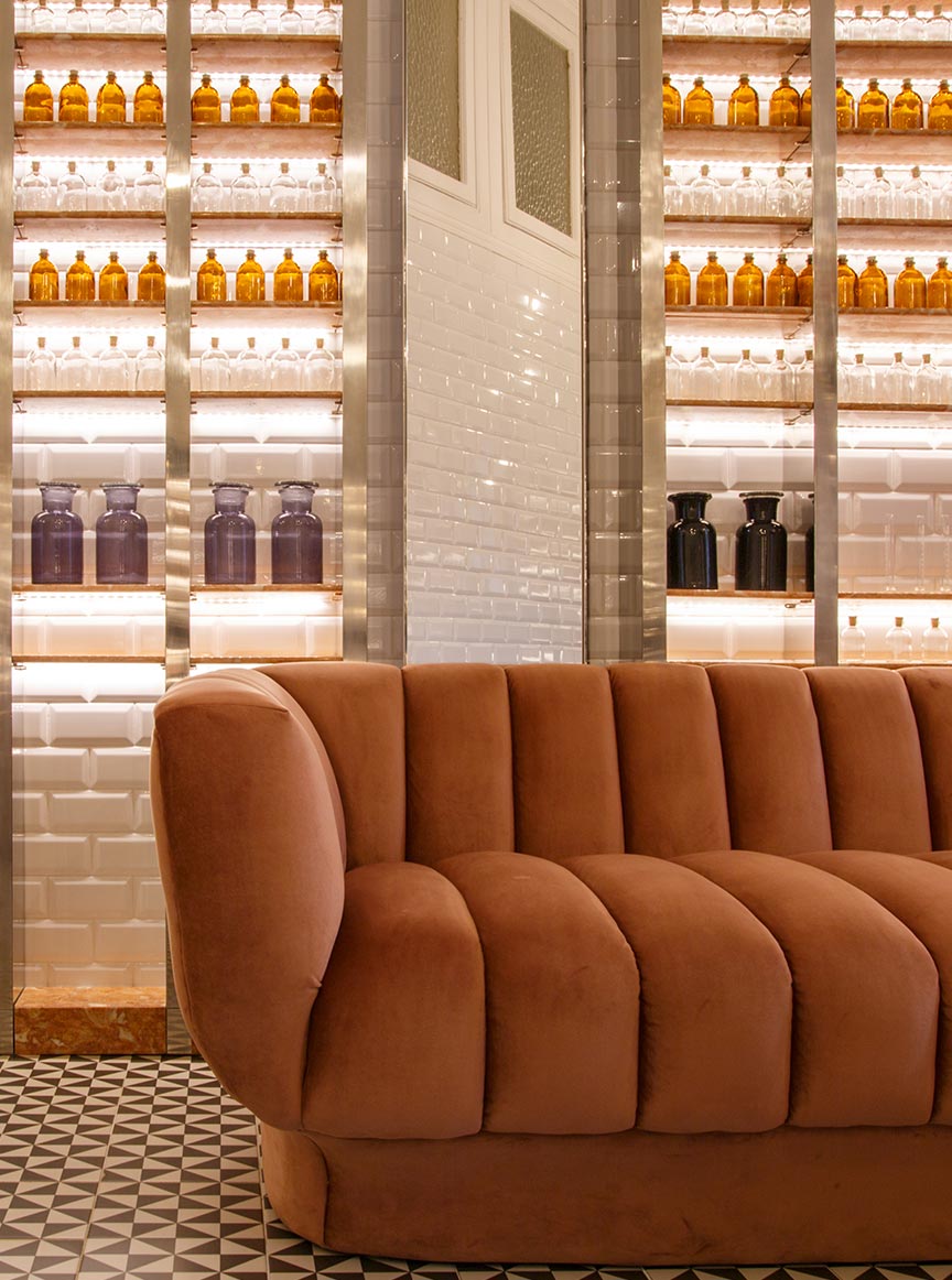 212.2 Ricardo Villa Nova Hair Doctors sofa in the clinic